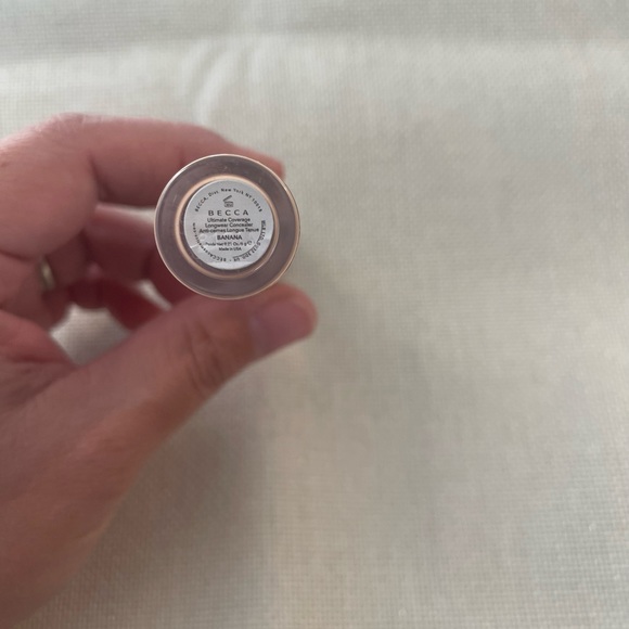Becca Ultimate Coverage Concealer - Picture 2 of 2